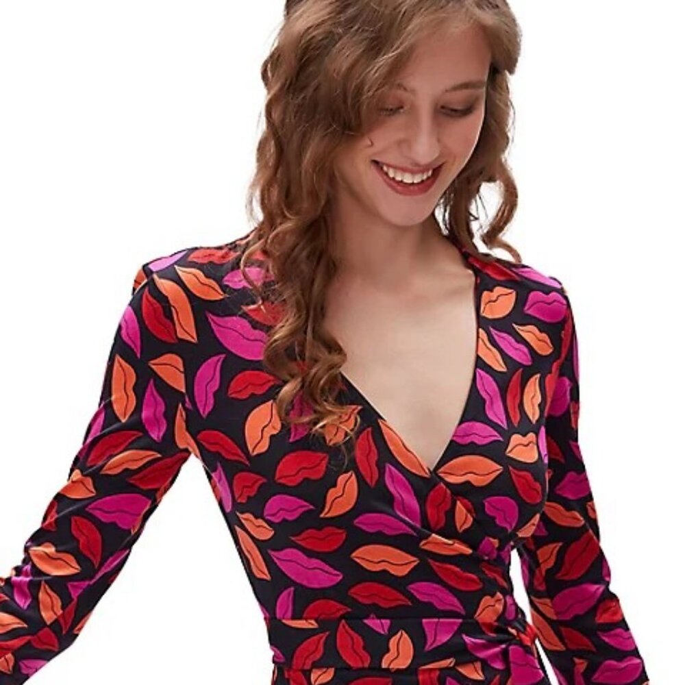 Diane von Furstenberg ! Julian Lip-Print Silk Wrap Dress (M) - Picture 3 of 12